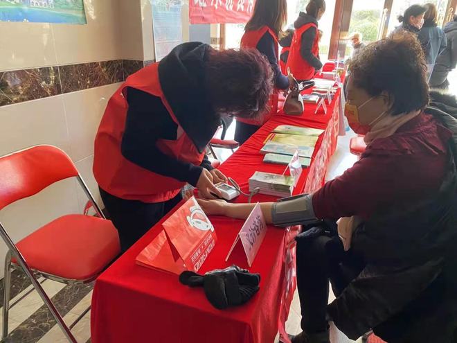 服務(wù)零距離！學(xué)雷鋒便民服務(wù)扎根巒山社區(qū)，文化藝術(shù)咨詢暖人心